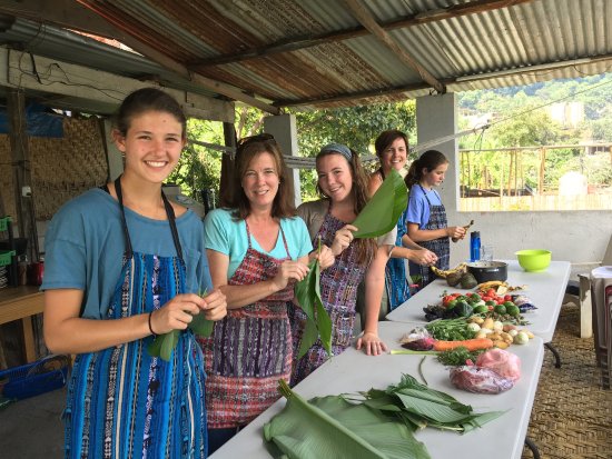 Clases de cocina Maya impartidas por Chef Políglota en San Pedro La Laguna, Sololá